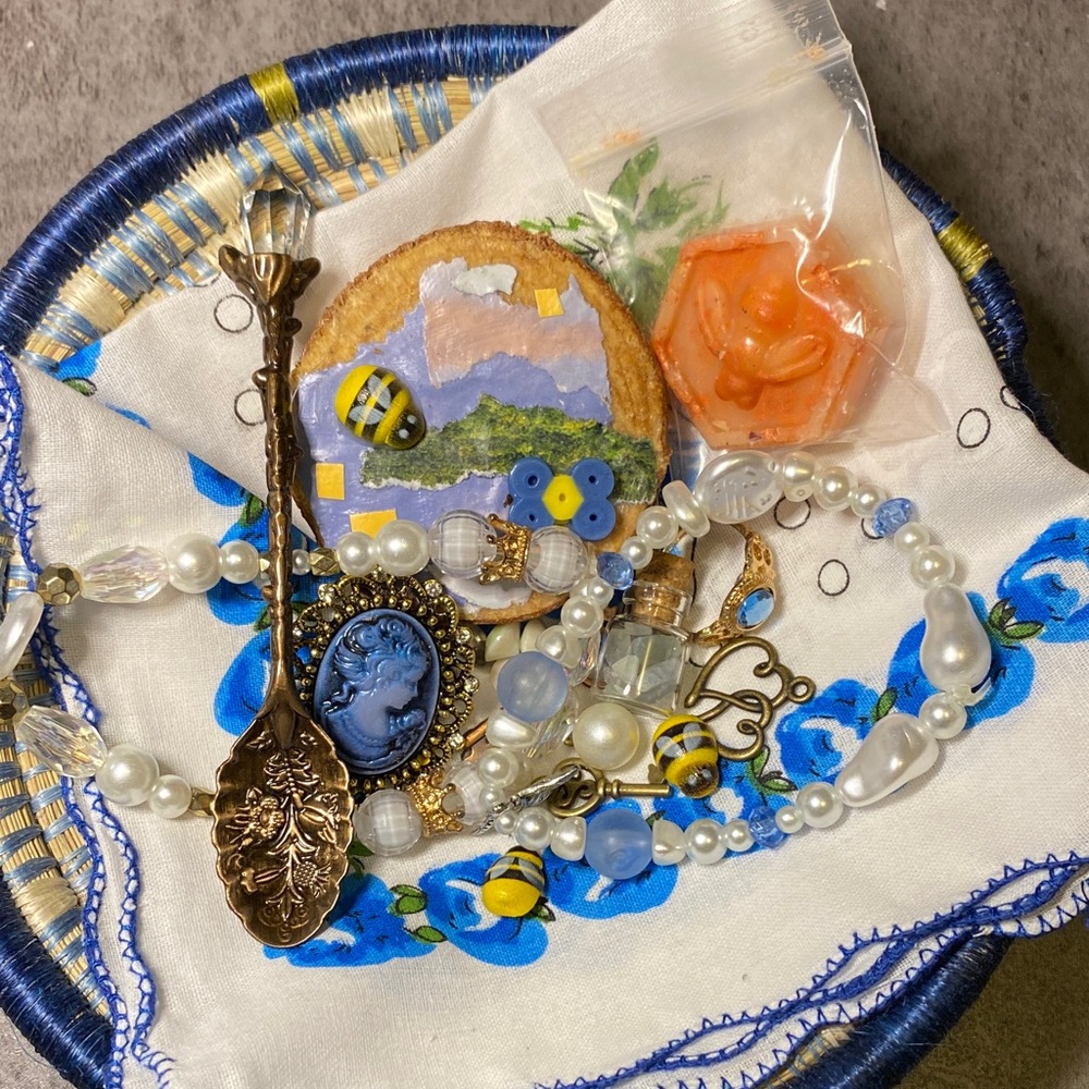 Bridgerton Vintage Jewelry and Trinket Accessory Set